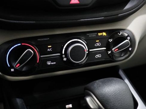 Used 2025 Kia Soul LX w/ LX Technology Package FWD image 27
