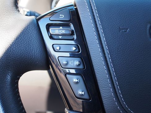 Used 2023 Nissan Armada Platinum w/ Captain's Chairs Package image 29