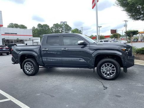 Used 2025 Toyota Tacoma Limited AWD/4WD image 9