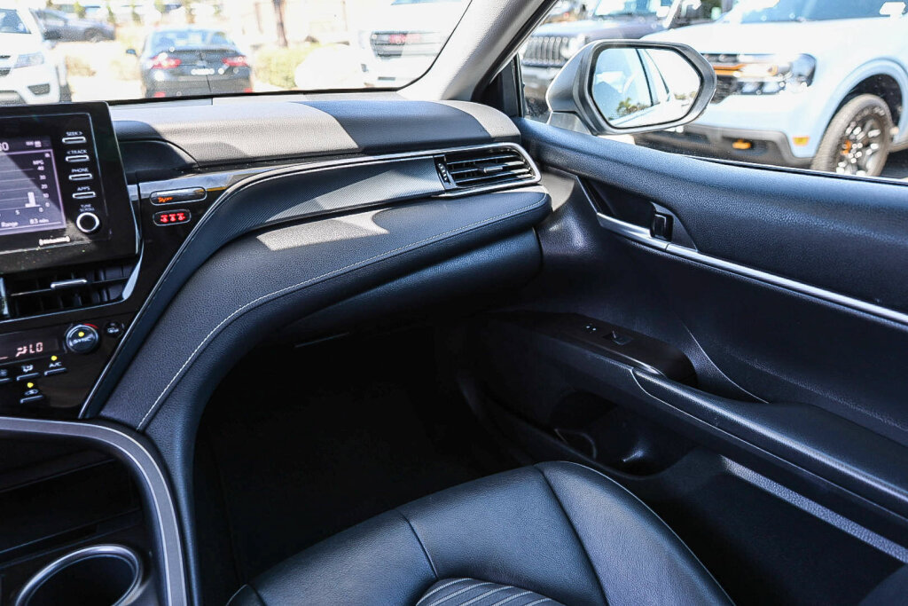Used 2023 Toyota Camry SE FWD image 5
