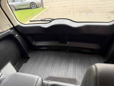 Used 2015 Land Rover LR2 AWD/4WD image 13
