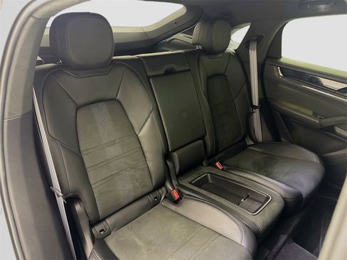 Used 2024 Porsche Cayenne Turbo GT image 30