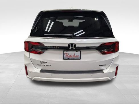 New 2026 Honda Odyssey Touring image 5