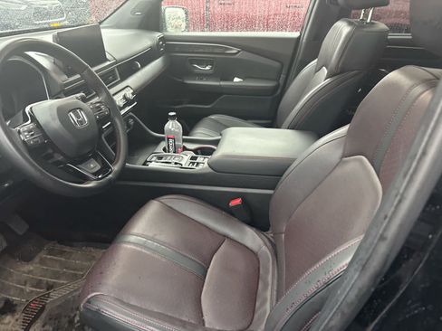 Used 2025 Honda Pilot Black Edition image 8