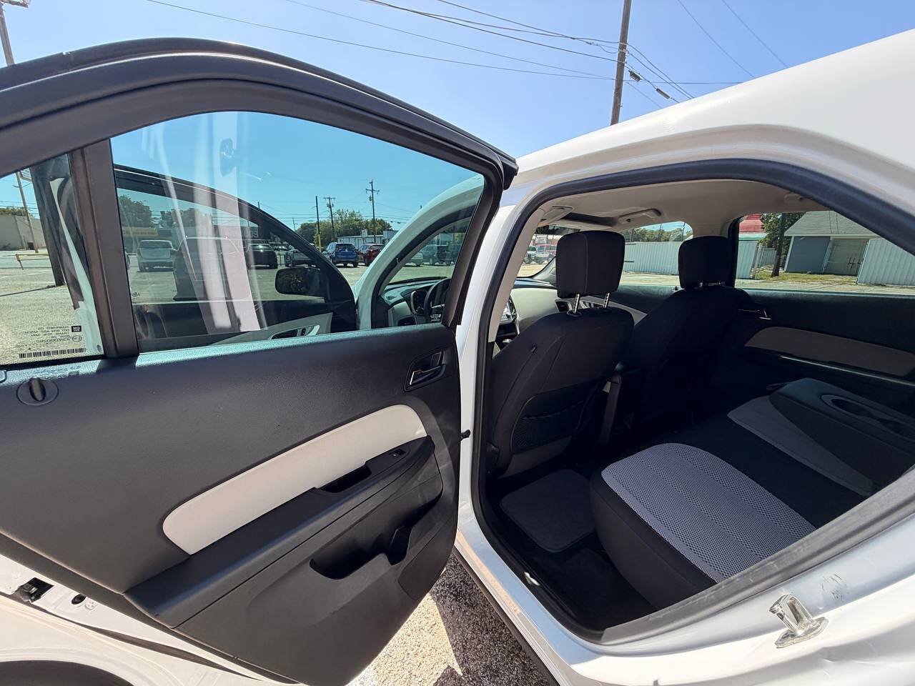 Used 2017 Chevrolet Equinox LS w/ LPO, Protection Package FWD image 15