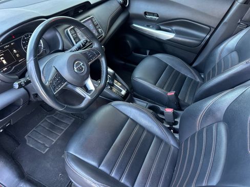 Used 2019 Nissan Kicks SR w/ SR Premium Package FWD image 9