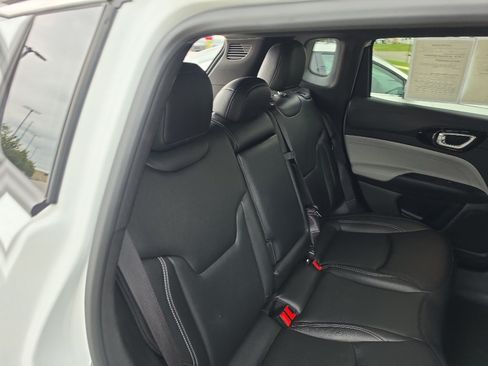 Used 2025 Jeep Compass Limited AWD/4WD image 12