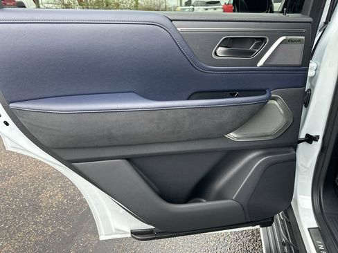 New 2026 INFINITI QX80 4WD w/ Sport Exterior Package image 32