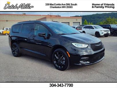 Certified 2023 Chrysler Pacifica Touring-L w/ S Appearance Package