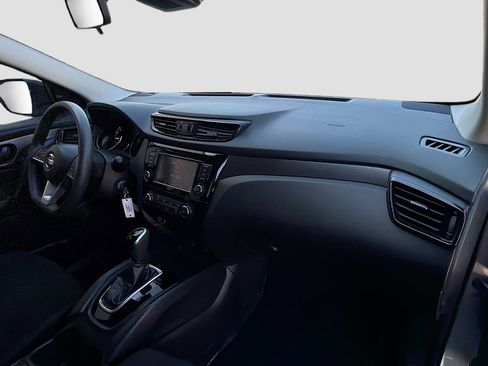 Used 2021 Nissan Rogue Sport S image 27