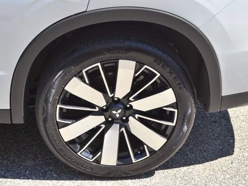 Used 2025 Mitsubishi Outlander SE AWD/4WD image 12