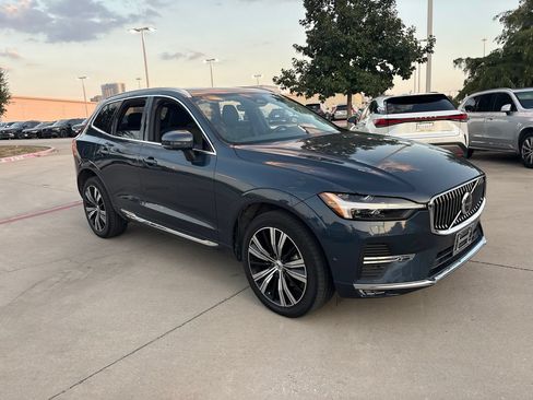 Used 2023 Volvo XC60 B5 Plus w/ Climate Package AWD/4WD image 3