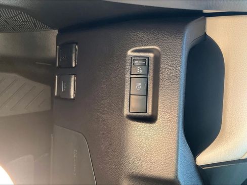 Used 2025 Toyota RAV4 XLE FWD image 32