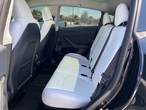 Used 2023 Tesla Model Y Long Range AWD/4WD image 23