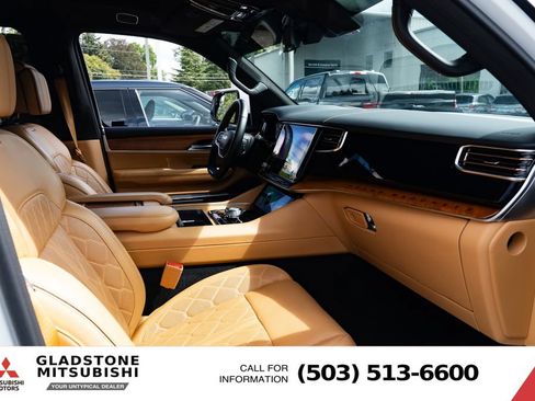Used 2022 Jeep Grand Wagoneer Series III w/ Rear Seat Video Group 1 AWD/4WD image 30