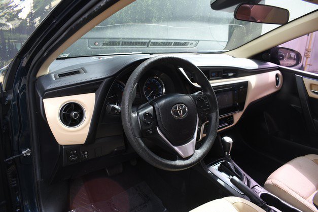Used 2017 Toyota Corolla LE w/ Carpet Mat Package (TMS) FWD image 14
