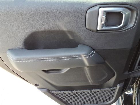 Used 2022 Jeep Gladiator Overland w/ Popular Equipment Package image 34