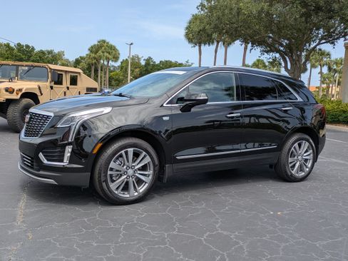Certified 2025 Cadillac XT5 Premium Luxury w/ Technology Package FWD image 2