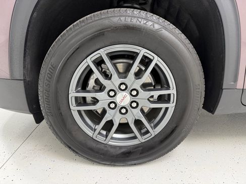 Used 2025 GMC Acadia Elevation image 12