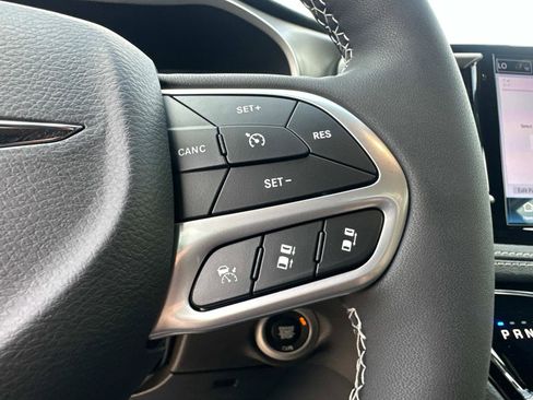 New 2025 Chrysler Pacifica Select image 28