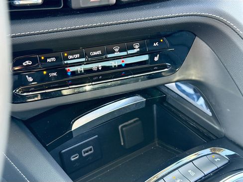 Used 2023 Buick Envision Essence AWD/4WD image 11
