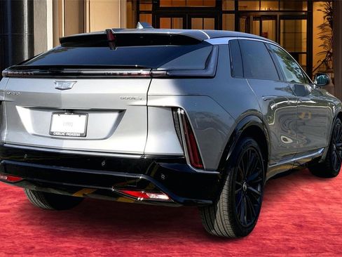 Used 2025 Cadillac Lyriq Luxury image 6