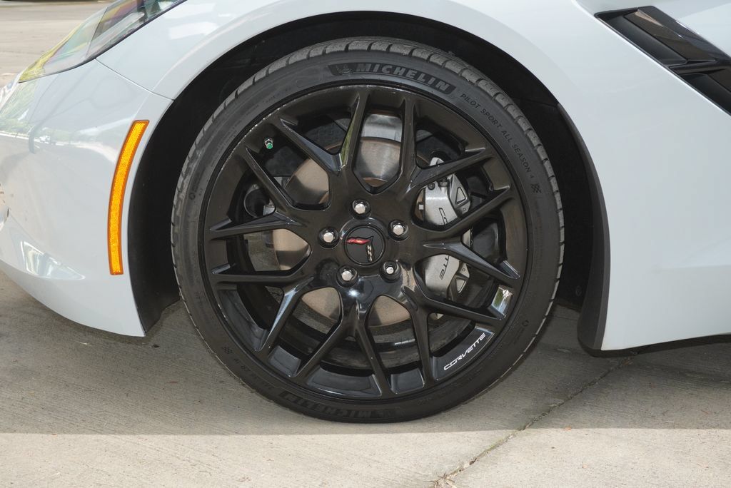 Used 2018 Chevrolet Corvette Stingray Coupe w/ 1LT RWD image 21