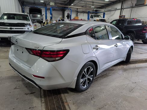 Used 2022 Nissan Sentra SV image 3