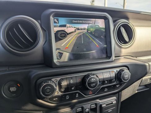 Used 2023 Jeep Gladiator Sport image 29