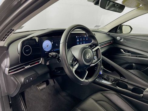 Certified 2025 Hyundai Elantra Limited image 9