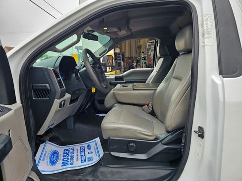 Used 2017 Ford F550 4x4 Regular Cab Super Duty image 6