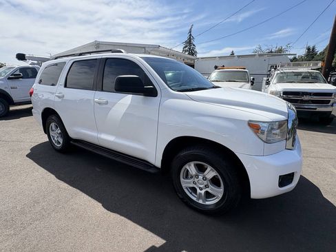 Used 2015 Toyota Sequoia SR5 AWD/4WD image 6