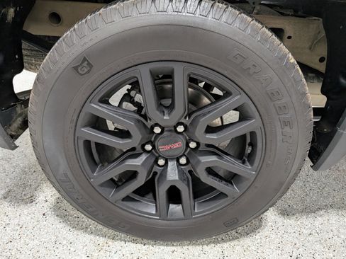 Used 2025 GMC Sierra 1500 Elevation image 11