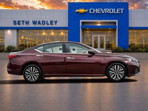 Used 2023 Nissan Altima 2.5 SV FWD image 8