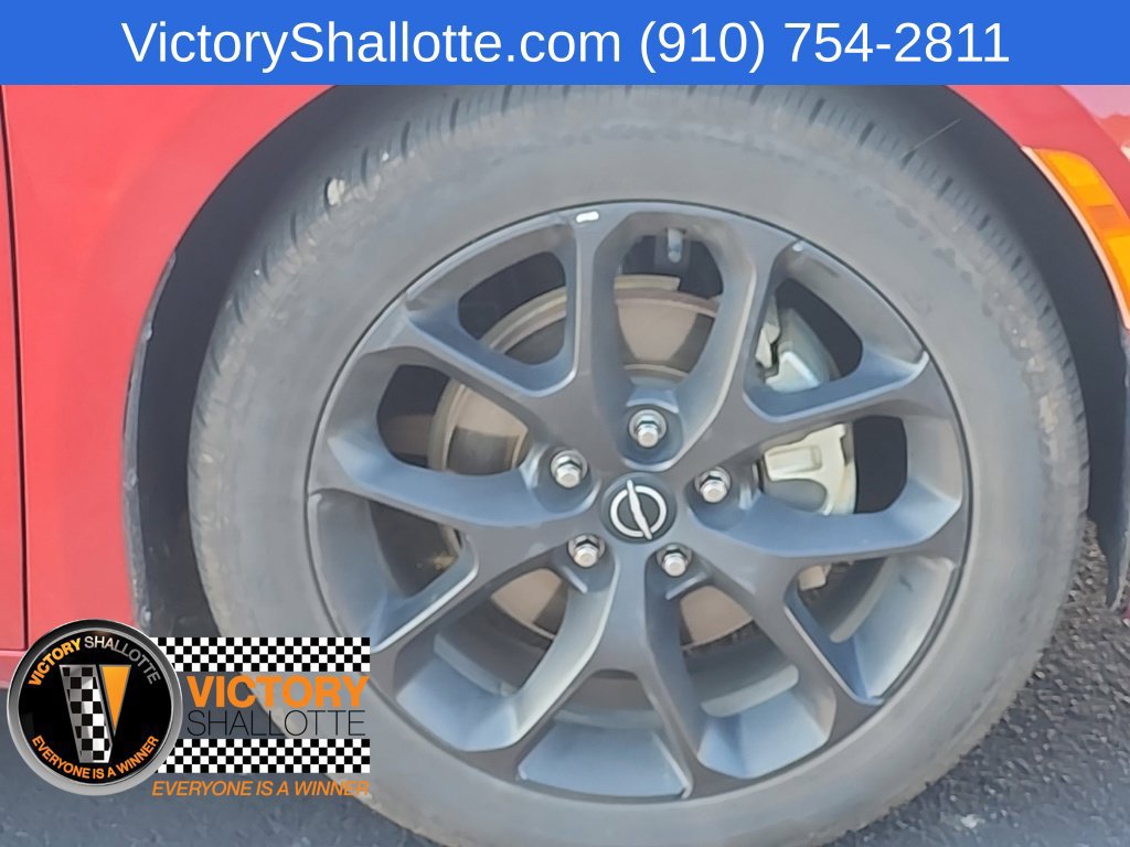 Used 2025 Chrysler Pacifica Limited FWD image 35