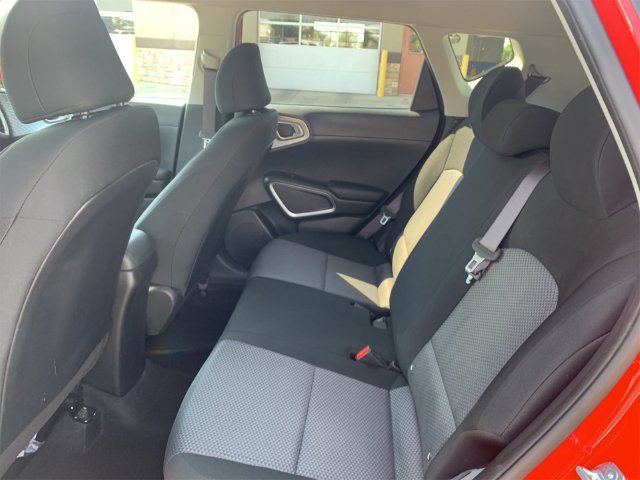 Used 2025 Kia Soul LX w/ LX Technology Package FWD image 5