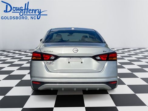 Used 2024 Nissan Altima 2.5 SV image 4