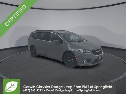 Certified 2022 Chrysler Pacifica Touring-L image 3