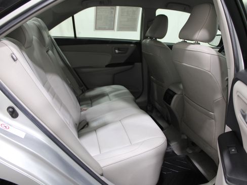 Used 2016 Toyota Camry XLE w/ Convenience Package image 23