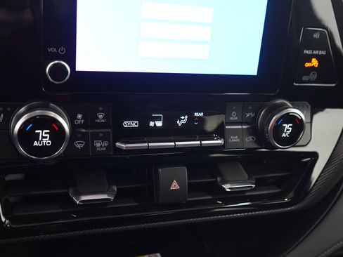 Used 2025 Toyota Highlander XSE AWD/4WD image 25