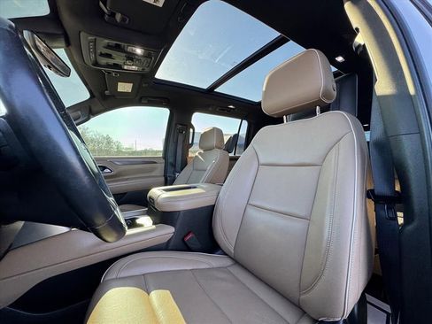 Used 2021 Chevrolet Suburban Premier w/ Premium Package image 19