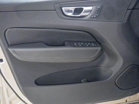 Used 2025 Volvo XC60 B5 Plus image 16