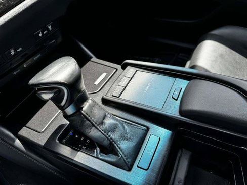 Used 2022 Lexus ES 250 w/ Premium Package AWD/4WD image 30