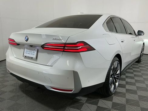 Certified 2025 BMW 530i w/ Premium Package RWD image 5