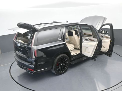 Used 2021 Cadillac Escalade Sport Platinum w/ LPO, ONYX Package image 93