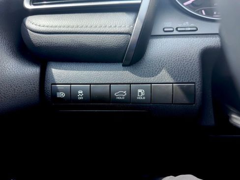 Used 2021 Toyota Camry SE FWD image 9