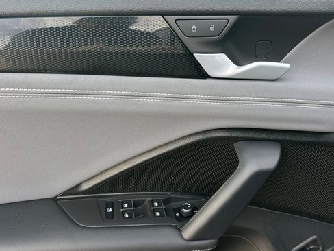 New 2026 Volkswagen Tiguan SE R-Line FWD image 9