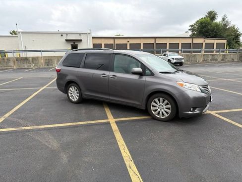 Used 2015 Toyota Sienna XLE w/ XLE Navigation Package AWD/4WD image 6