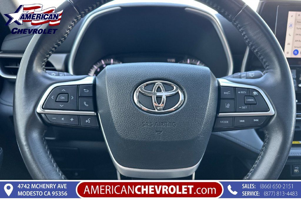 Used 2023 Toyota Highlander XLE AWD/4WD image 32