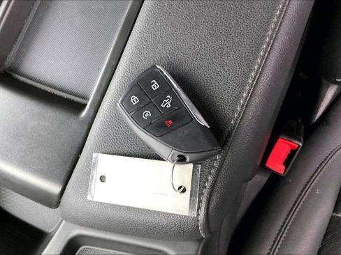 Used 2024 GMC Sierra 1500 SLT image 9